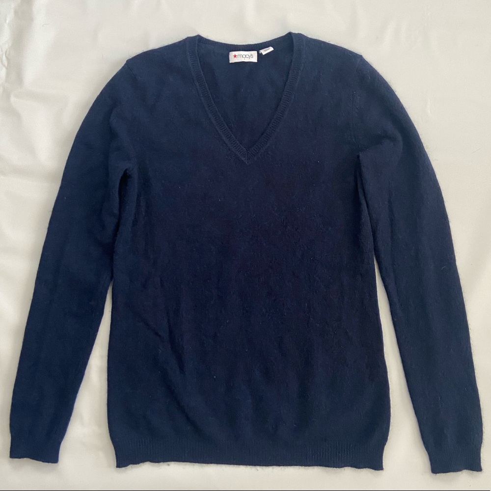 EUC. Macy’s 100%  Cashmere Navy Blue Heather  V-neck Sweater.